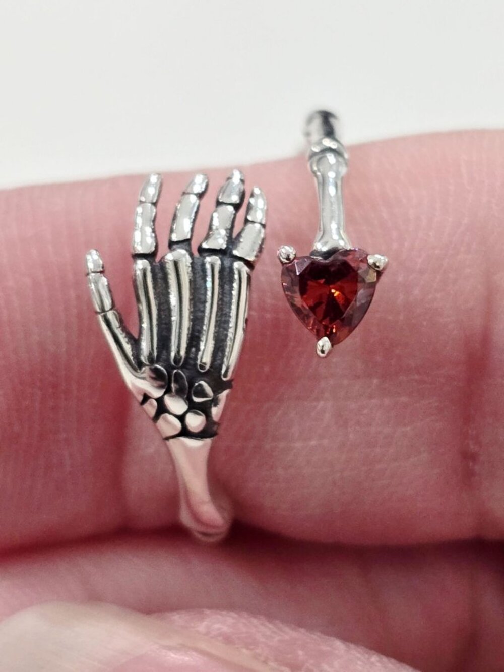 Artisan ✦ Skeleton Hand Garnet Heart Ring ✦ Sterling Silver Goth Punk Size 8 NWT - Picture 3 of 8